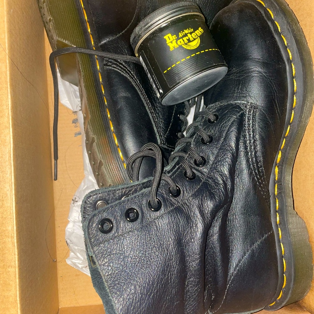 Doc martens 1460 pascal leather lace up boots